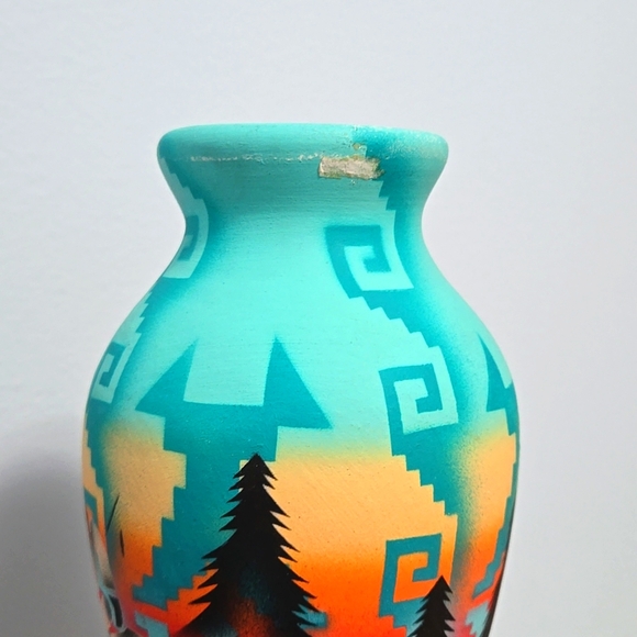 Signed Green "Trail Of Tears" Vase - Picture 5 of 5